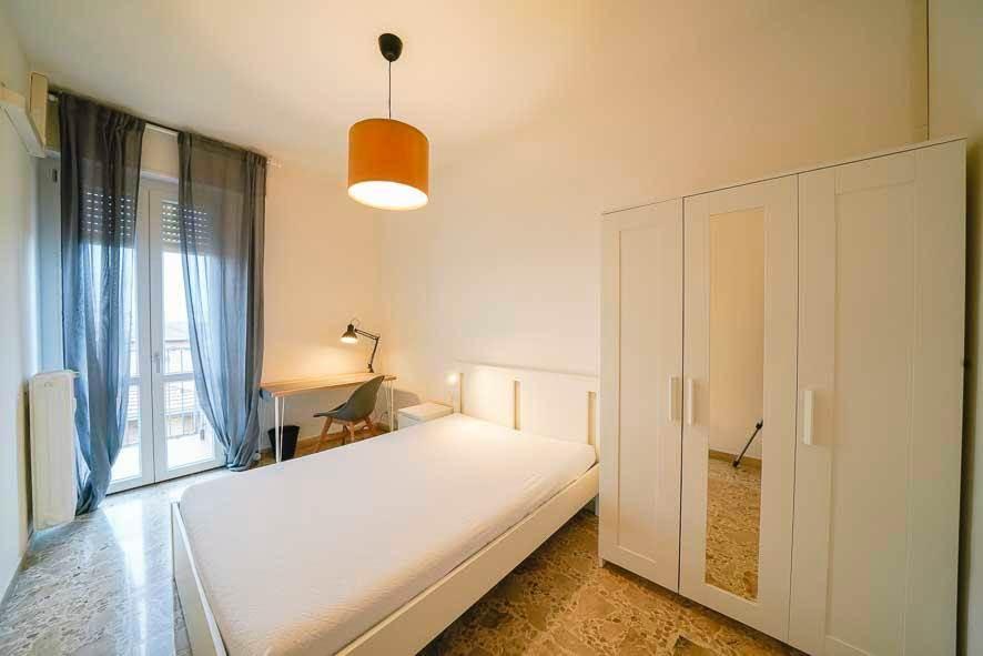 negozio in affitto a Modena