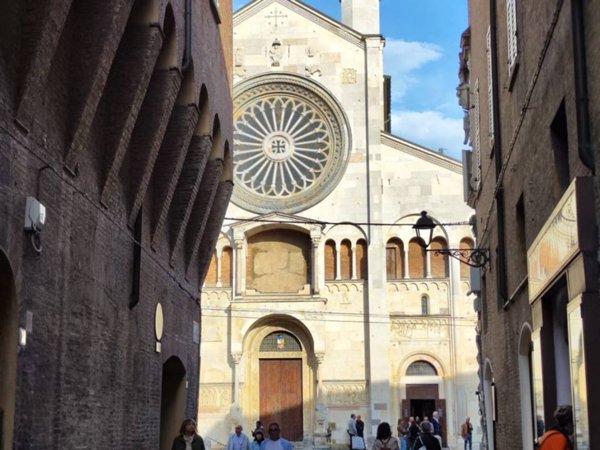 negozio in affitto a Modena in zona Centro Storico