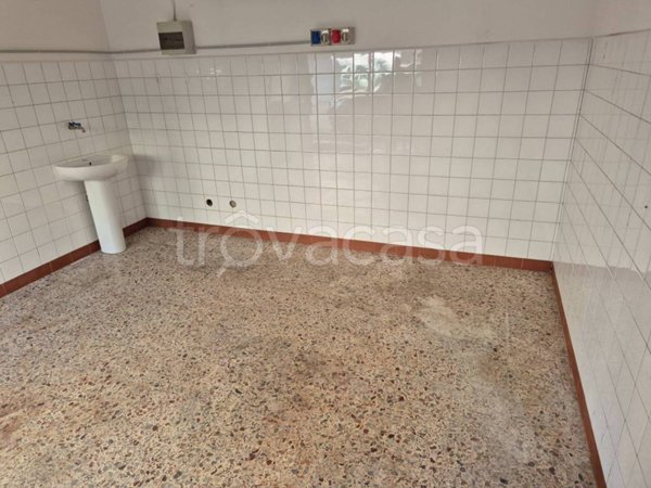 locale commerciale in affitto a Modena in zona San Faustino