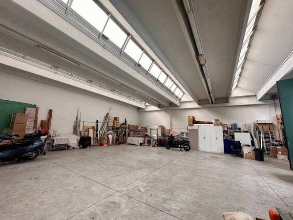 locale commerciale in affitto a Modena in zona Crocetta