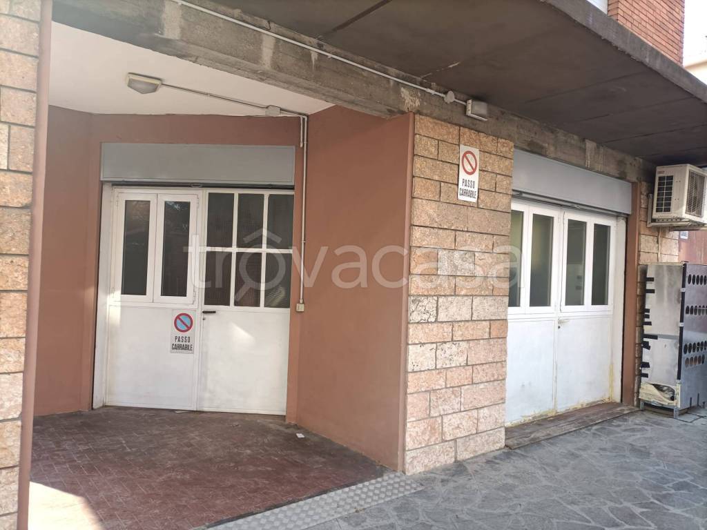 negozio in affitto a Modena