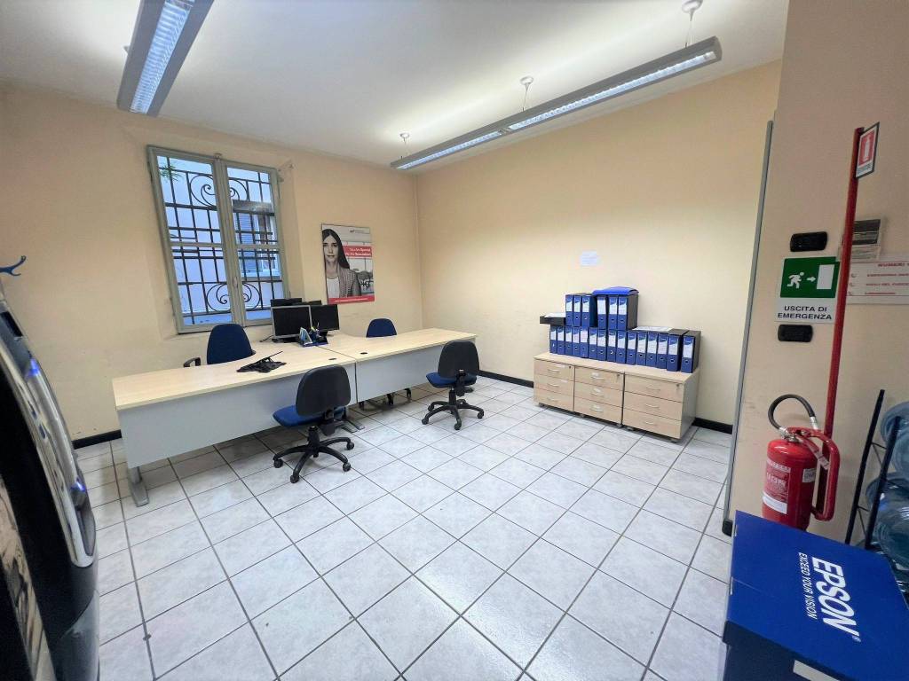 negozio in affitto a Modena