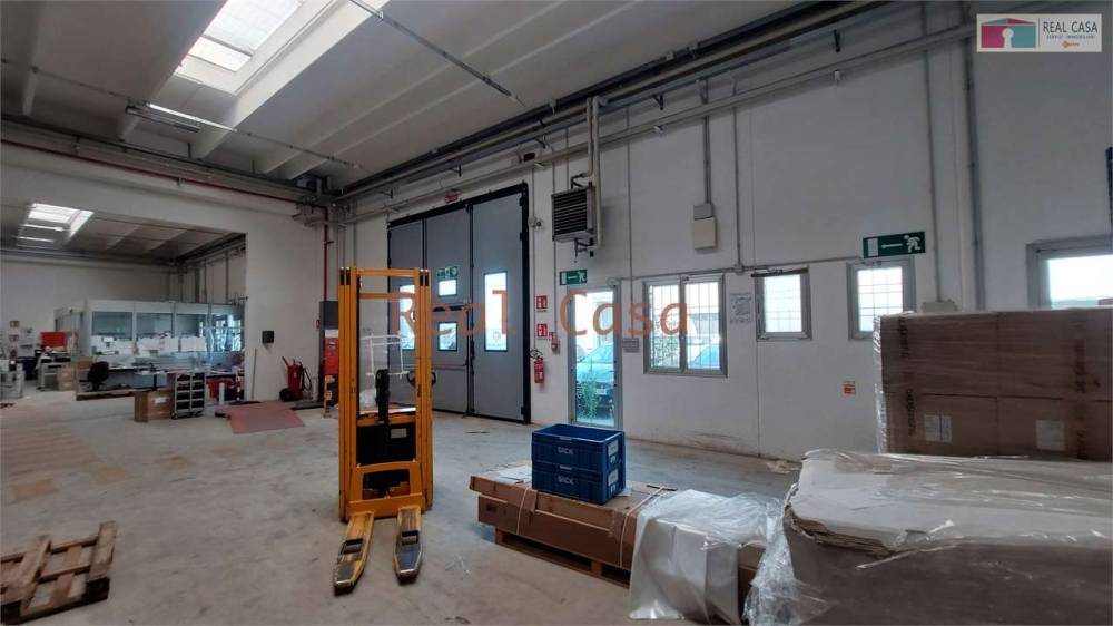 capannone in affitto a Modena in zona Crocetta