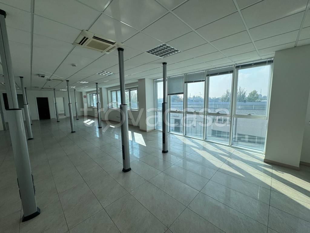 negozio in affitto a Modena in zona Crocetta