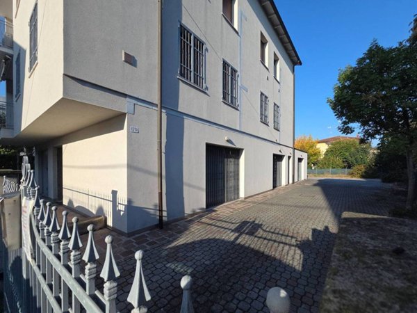 negozio in affitto a Modena in zona Buon Pastore
