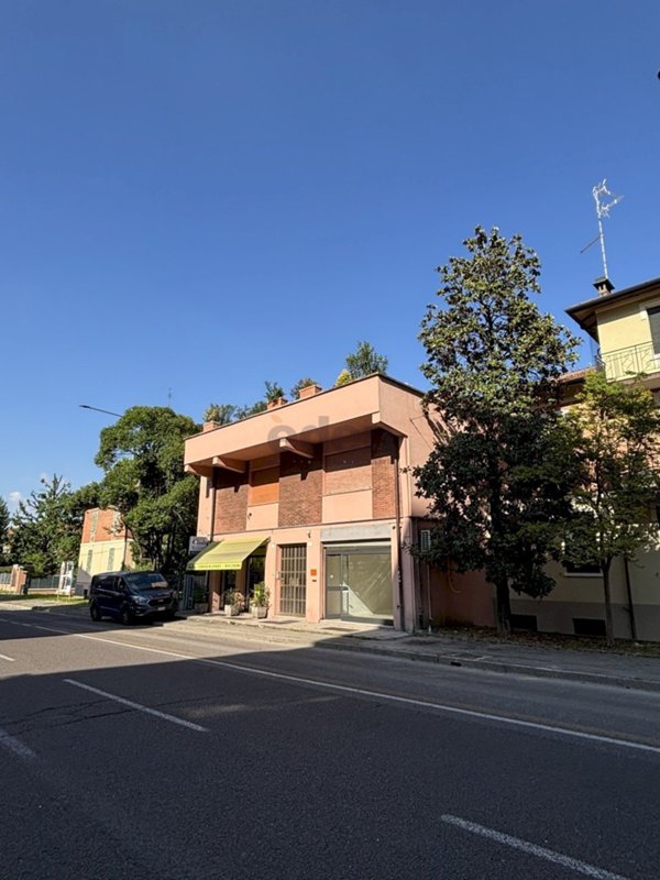 locale commerciale in affitto a Modena