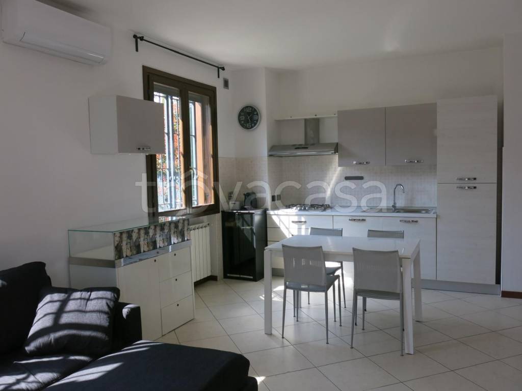 appartamento in affitto a Modena in zona Madonnina / Quattro Ville