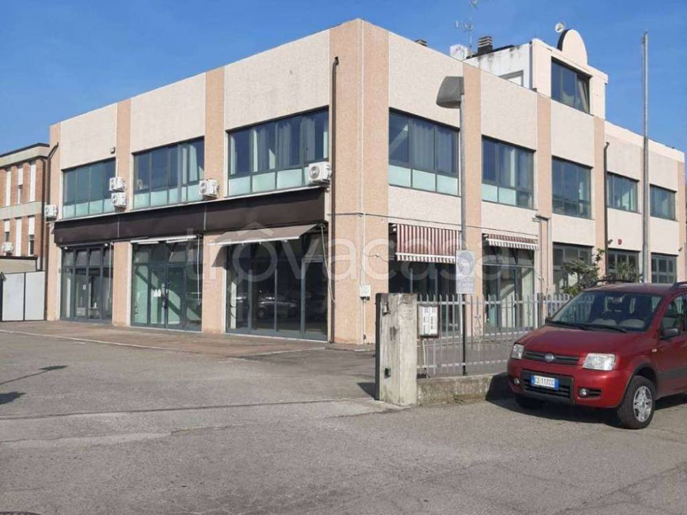 ufficio in affitto a Modena in zona Crocetta