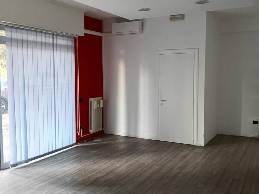 negozio in affitto a Modena in zona Buon Pastore