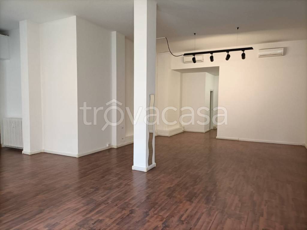 negozio in affitto a Modena in zona Centro Storico