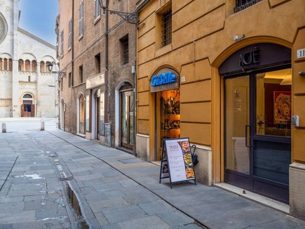 negozio in affitto a Modena