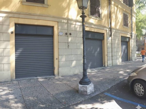 negozio in affitto a Modena