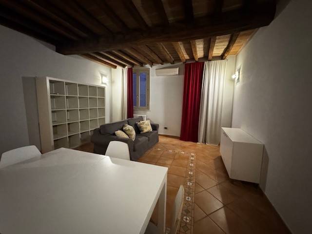 appartamento in affitto a Modena in zona Centro Storico