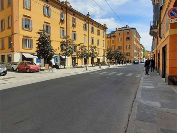 negozio in affitto a Modena in zona Centro Storico