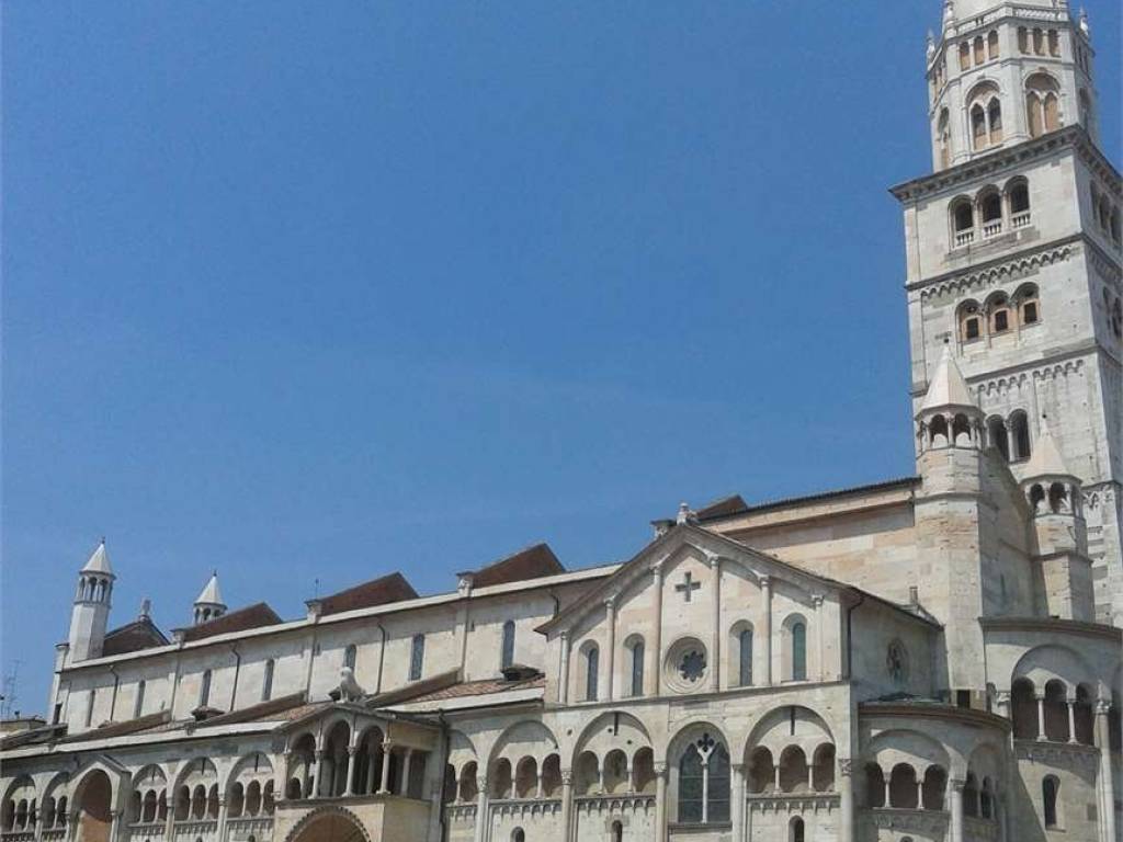 negozio in affitto a Modena in zona Centro Storico