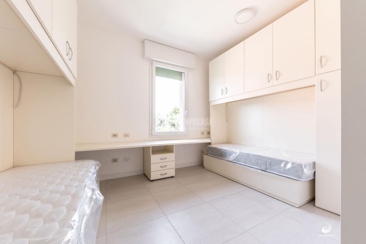 negozio in affitto a Modena in zona San Faustino