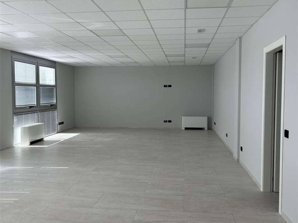 ufficio in affitto a Modena in zona Villanova