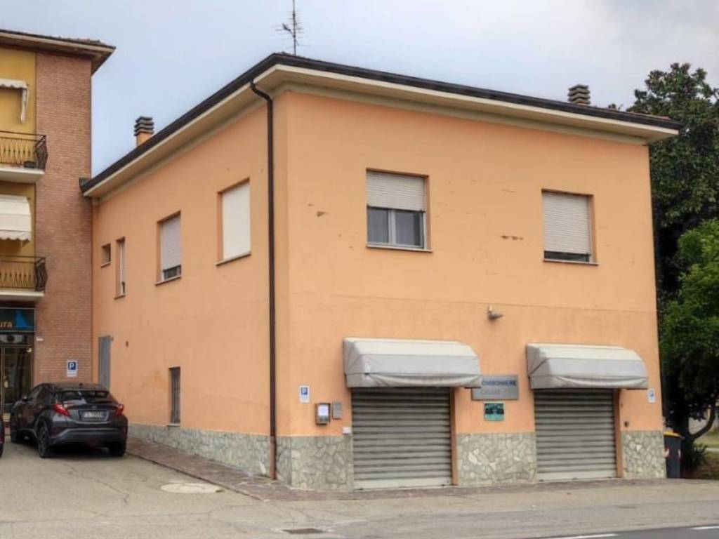 negozio in affitto a Modena in zona Madonnina / Quattro Ville