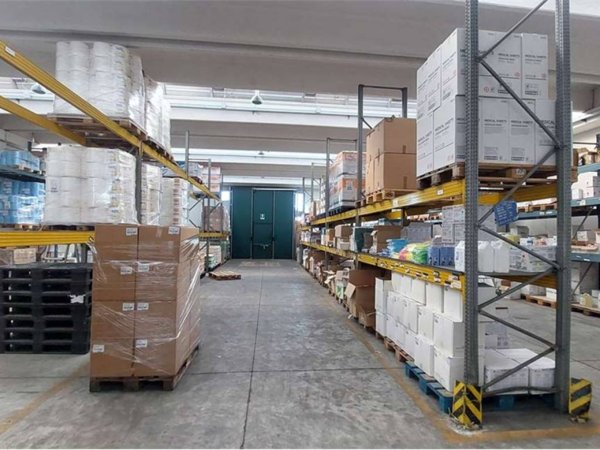 locale commerciale in affitto a Modena in zona San Lazzaro / Modena Est