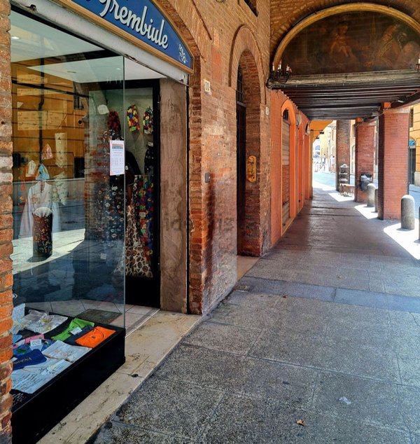 negozio in affitto a Modena in zona Centro Storico