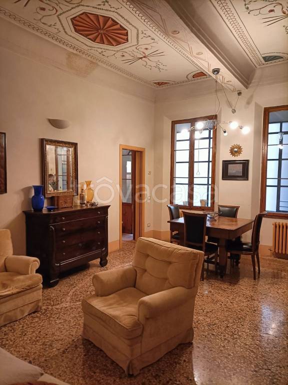 appartamento in affitto a Modena in zona Centro Storico