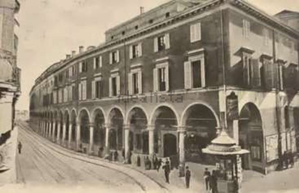negozio in affitto a Modena