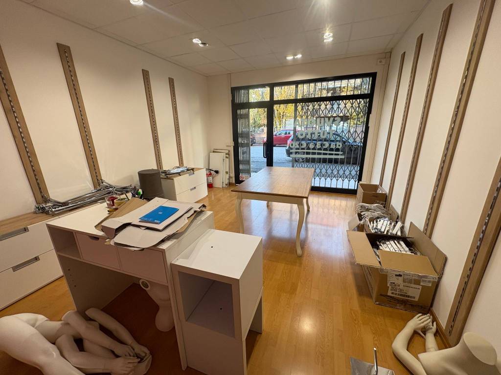 negozio in affitto a Modena in zona Buon Pastore