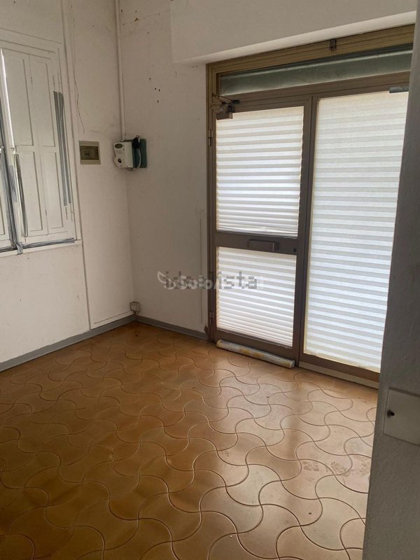 negozio in affitto a Modena in zona Amendola