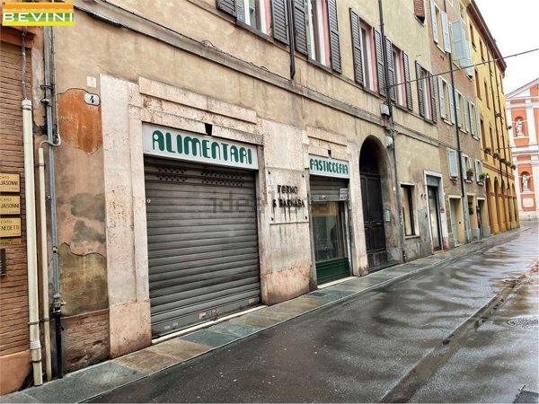 negozio in affitto a Modena in zona Centro Storico