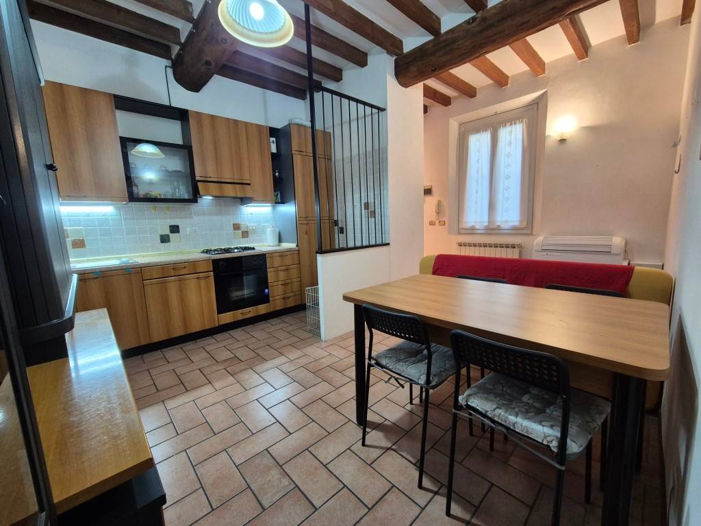 appartamento in affitto a Modena in zona Centro Storico