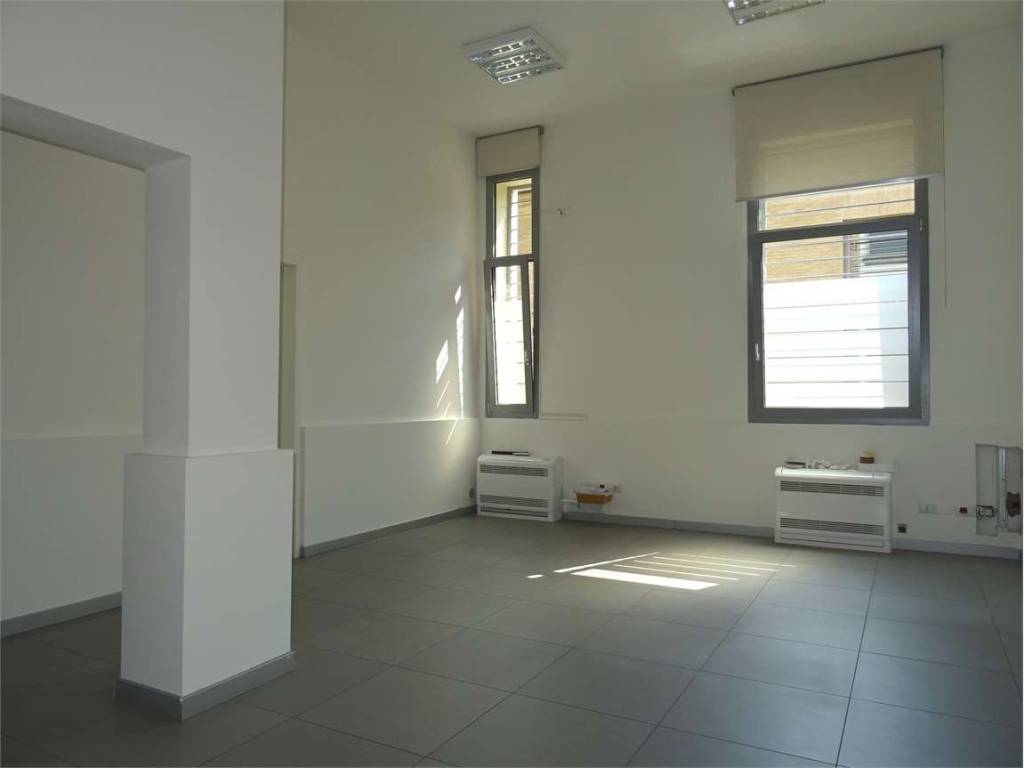 ufficio in affitto a Modena in zona Madonnina / Quattro Ville