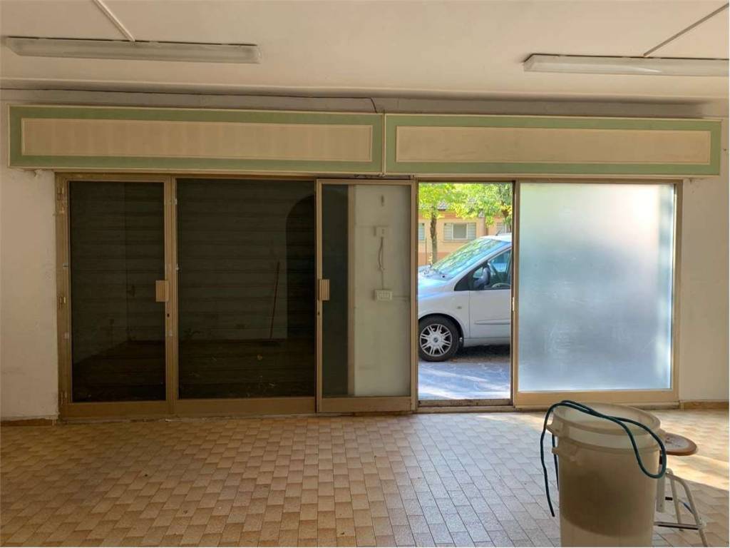 negozio in affitto a Modena in zona Buon Pastore