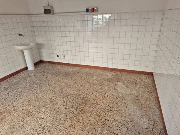 locale commerciale in affitto a Modena in zona Baggiovara