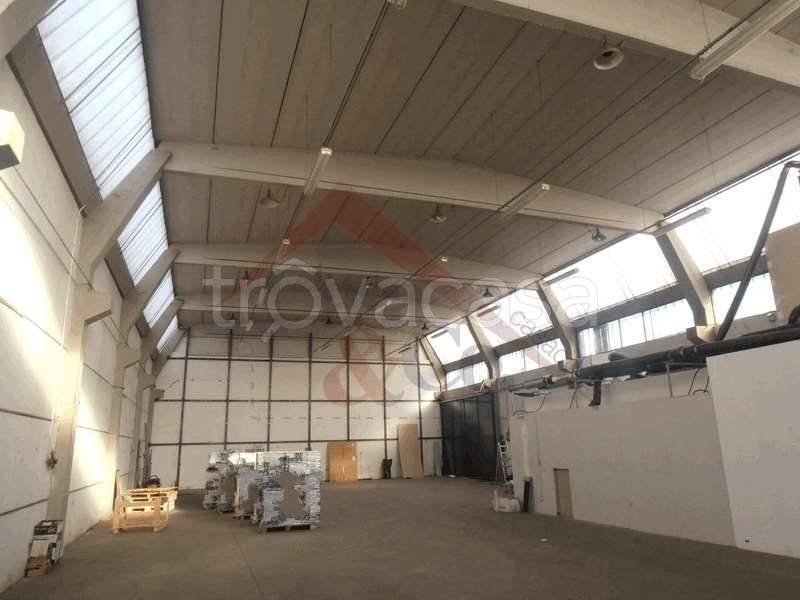 locale commerciale in affitto a Modena in zona Madonnina / Quattro Ville