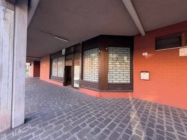 negozio in affitto a Modena in zona Sant'Agnese