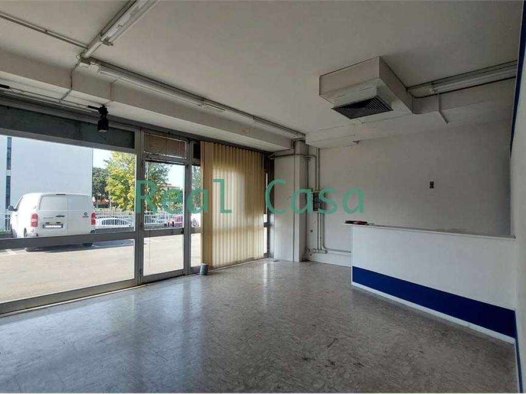 negozio in affitto a Modena in zona Madonnina / Quattro Ville