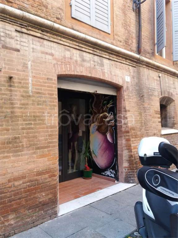 negozio in affitto a Modena in zona Centro Storico