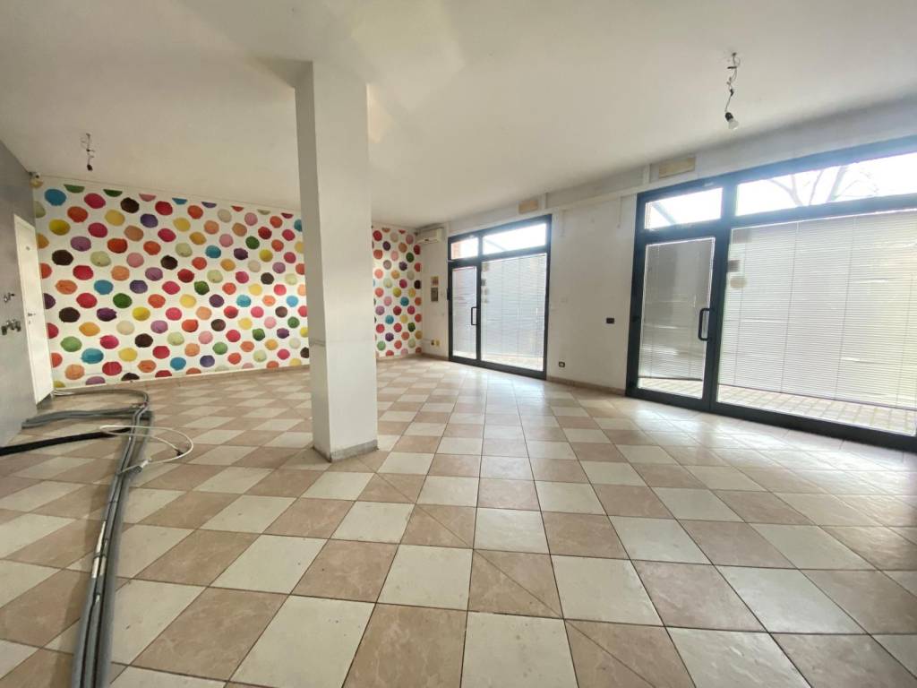 negozio in affitto a Modena in zona San Lazzaro / Modena Est