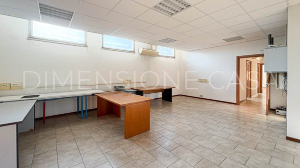 ufficio in affitto a Modena in zona Madonnina / Quattro Ville