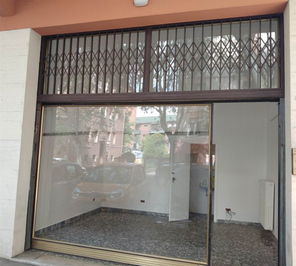 negozio in affitto a Modena