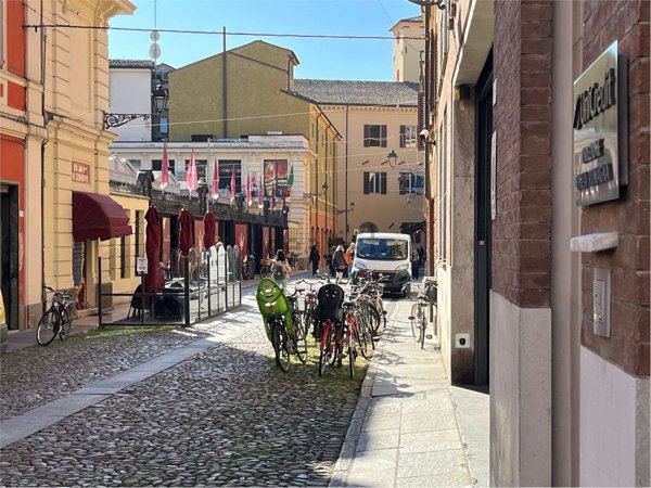 negozio in affitto a Modena in zona Centro Storico