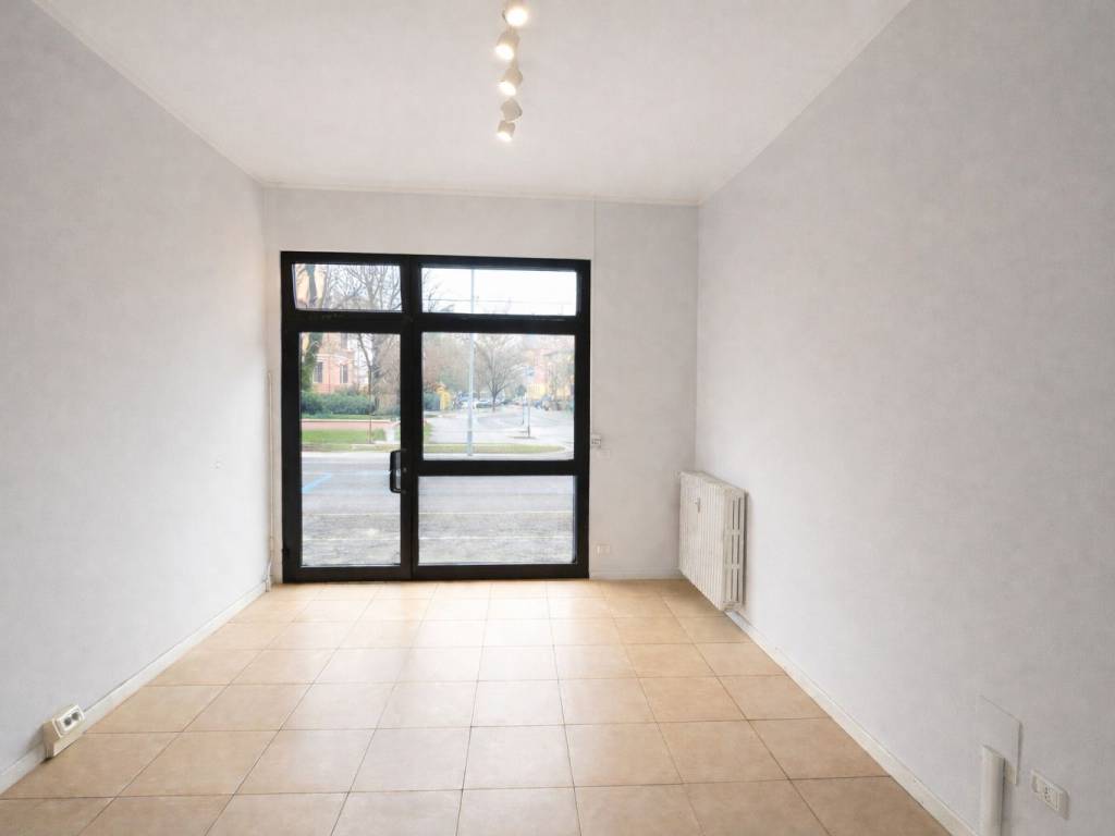 negozio in affitto a Modena in zona San Faustino