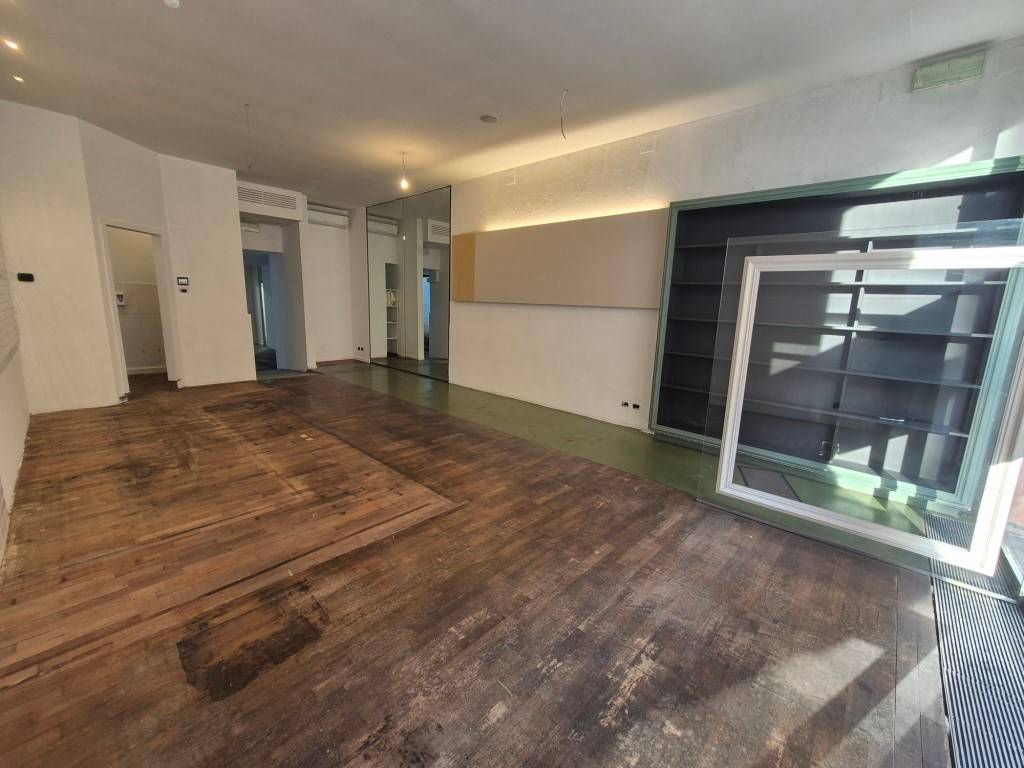 negozio in affitto a Modena in zona Centro Storico