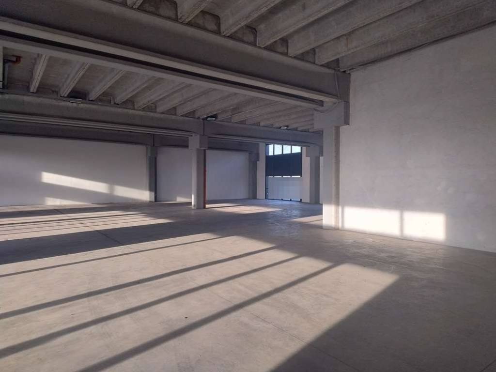 locale commerciale in affitto a Modena in zona Cognento