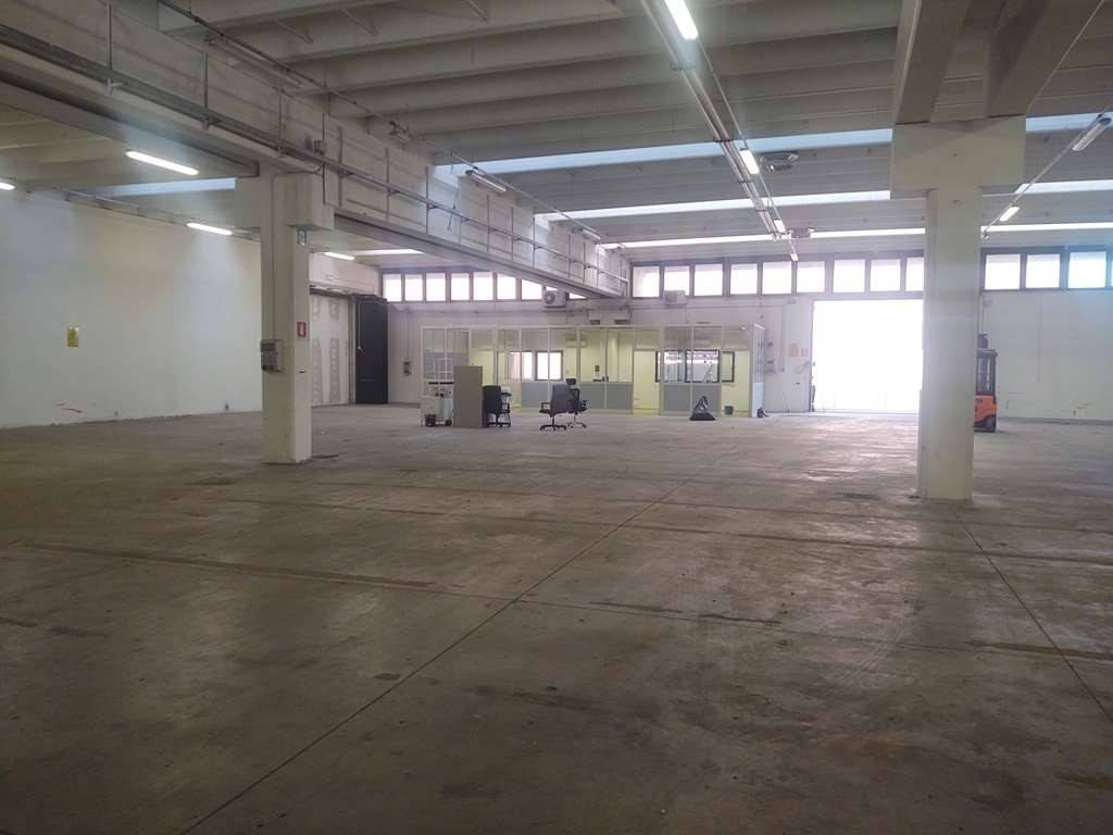 locale commerciale in affitto a Modena in zona Cognento