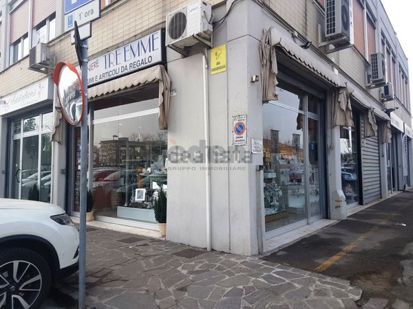 locale commerciale in affitto a Modena in zona Madonnina / Quattro Ville