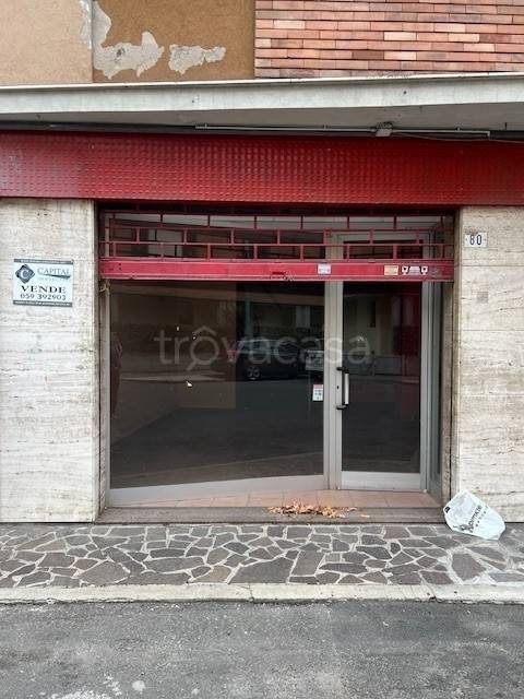 negozio in affitto a Modena