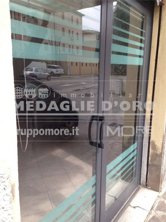 negozio in affitto a Modena in zona San Faustino