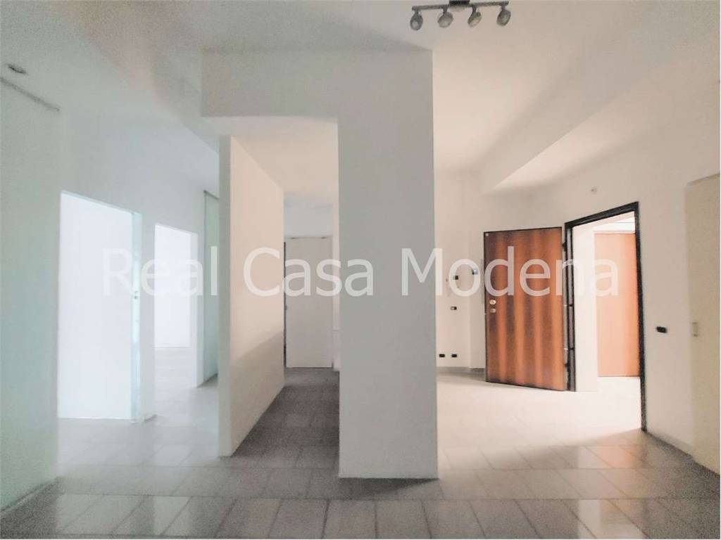 ufficio in affitto a Modena in zona San Faustino