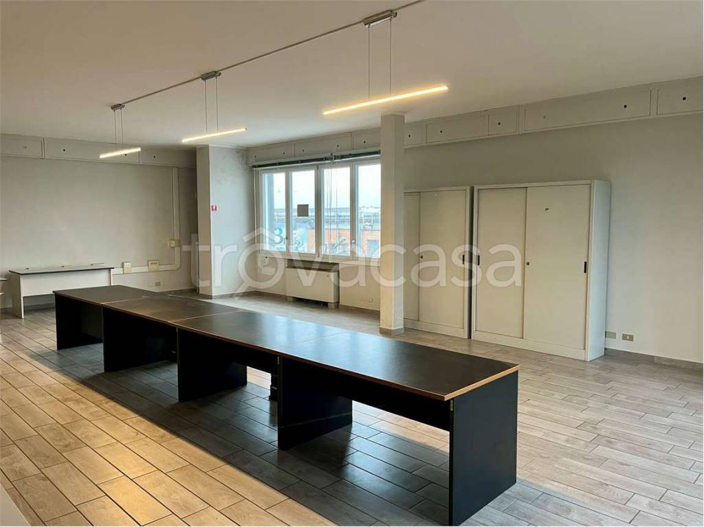 negozio in affitto a Modena in zona Madonnina / Quattro Ville